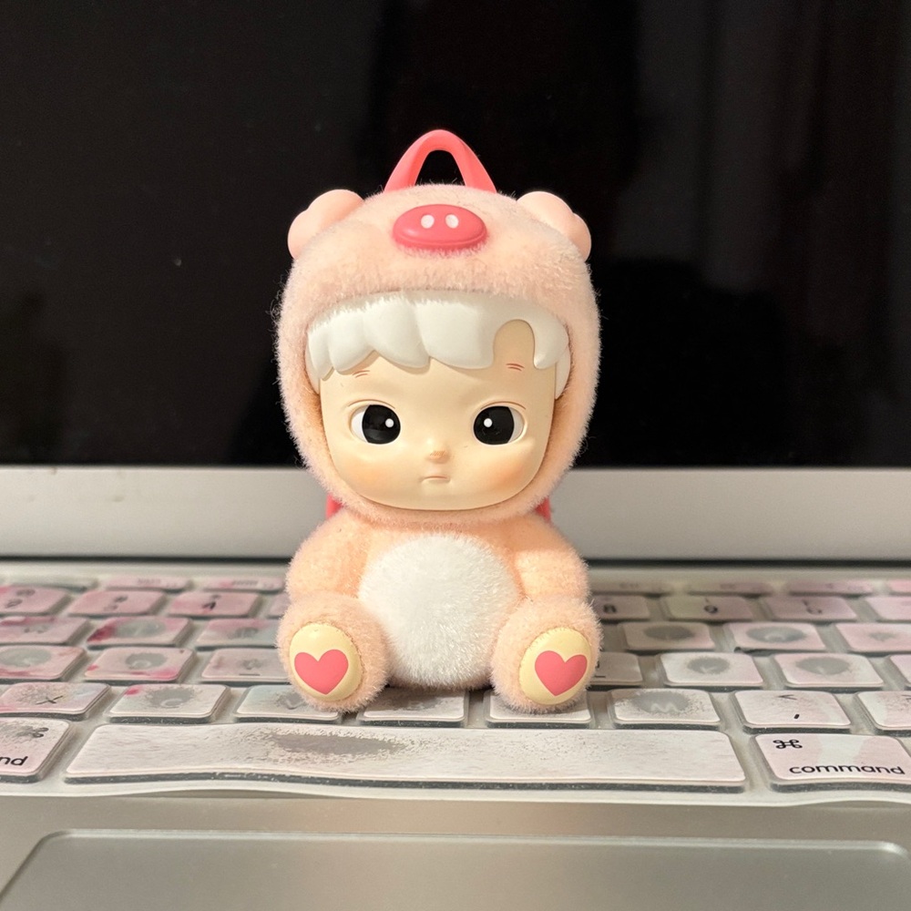 Hacipupu Piggy Travelee Cute Pink Costume Figurine popmart